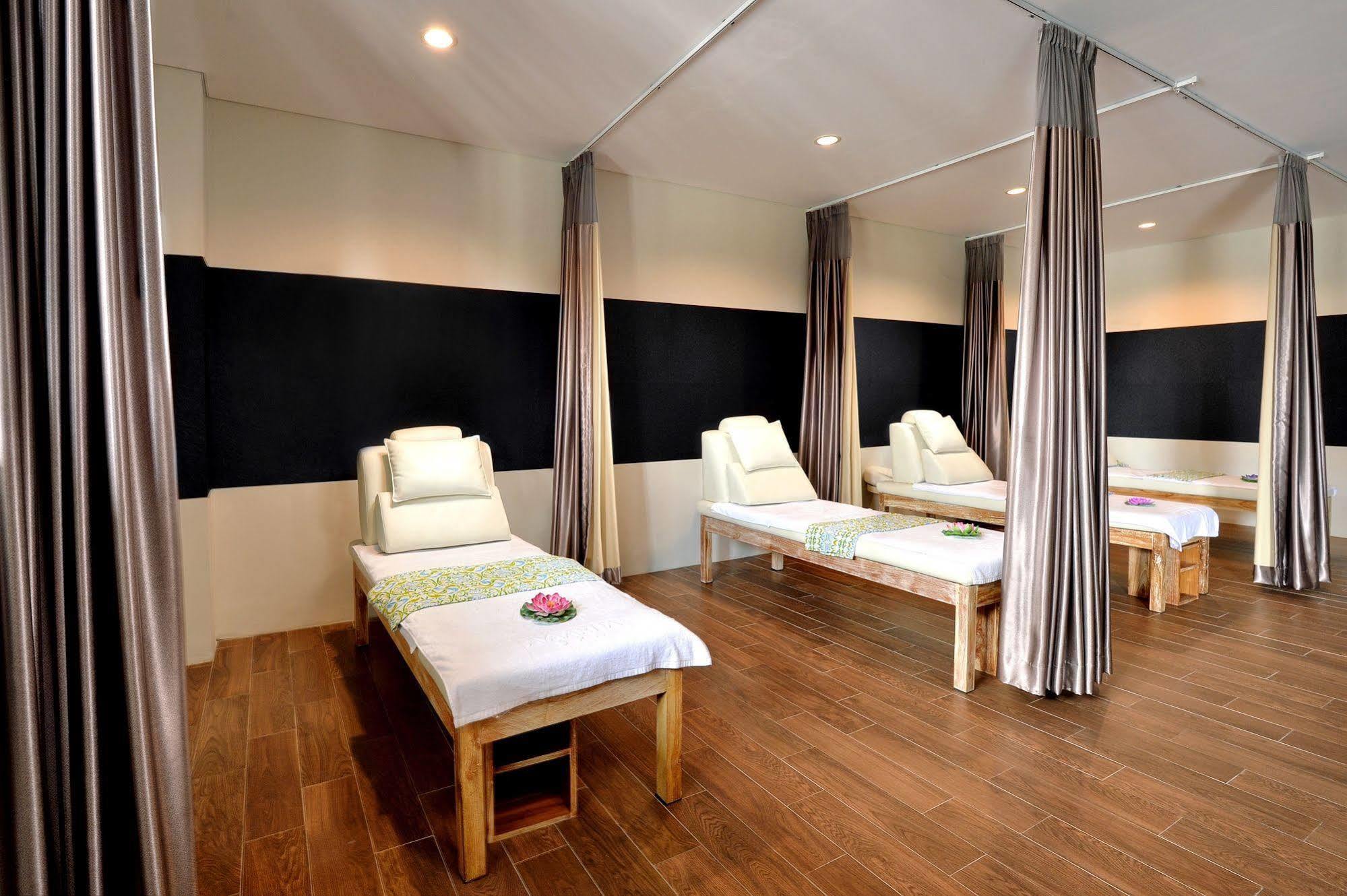 The Atrium Hotel & Resort Yogyakarta Melati Exterior photo